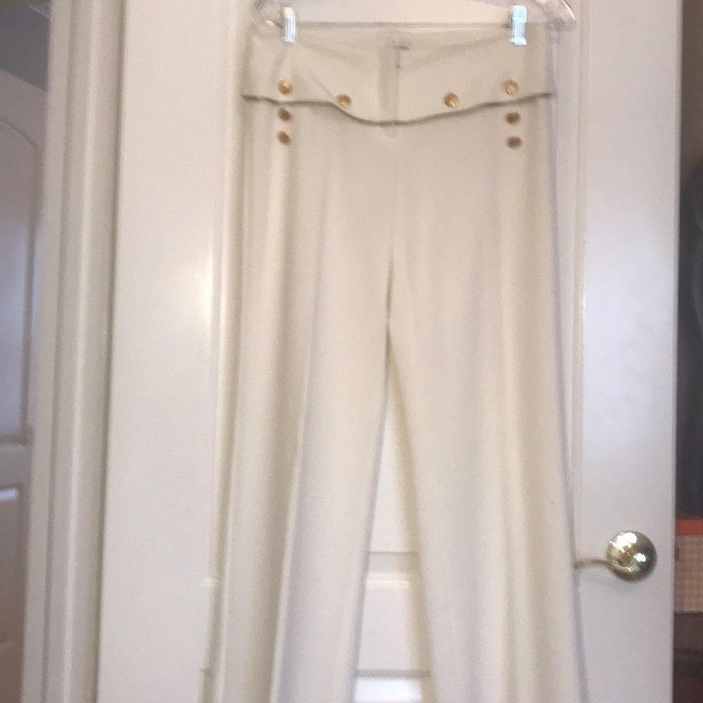 Cache Pants With Golden buttons